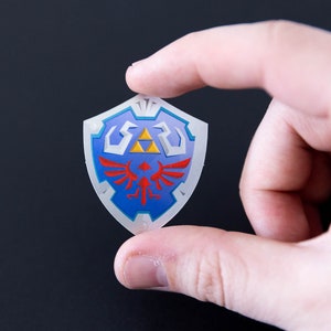 Legend of Zelda Hylian Shield Vinyl, holografisches Metal Vinyl, 5,5 x 5,5cm, Links Adventure Laptop Aufkleber, Videospiel Atem der Wildnis