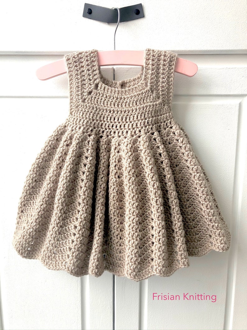 Crochet pattern girls dress Emma image 1