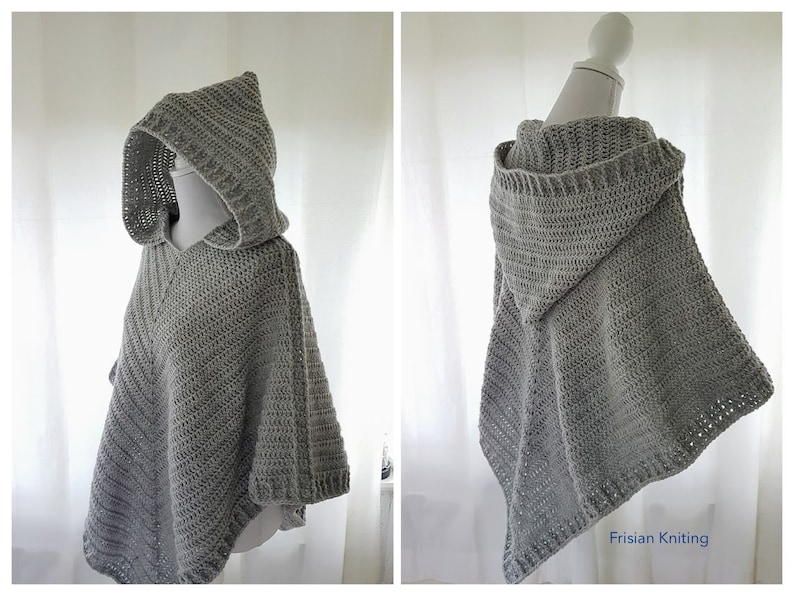 K&ouml;nnte beinhalten: Grauer, geh&auml;kelter Poncho mit Kapuze und V-Ausschnitt. Der Poncho befindet sich auf einer wei&szlig;en Puppe.