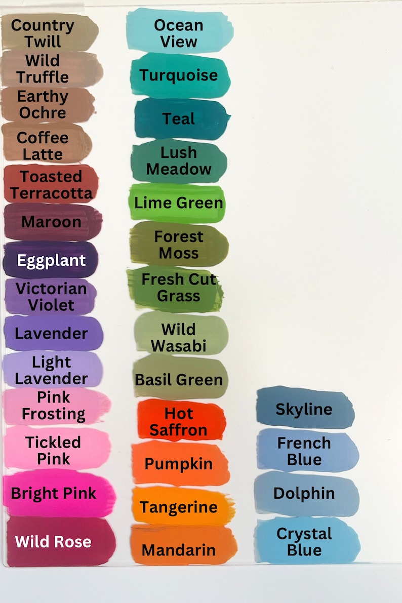 Puede incluir: Una carta de colores con 30 colores de pintura, cada uno con un nombre. Los colores est&aacute;n dispuestos en tres columnas. La primera columna tiene colores como Country Twill, Wild Truffle, Earthy Ochre, Coffee Latte, Toasted Terracotta, Maroon, Eggplant, Victorian Violet, Lavender, Light Lavender, Pink Frosting, Tickled Pink, Bright Pink y Wild Rose. La segunda columna tiene colores como Ocean View, Turquoise, Teal, Lush Meadow, Lime Green, Forest Moss, Fresh Cut Grass, Wild Wasabi, Basil Green, Hot Saffron, Pumpkin, Tangerine y Mandarin. La tercera columna tiene colores como Skyline, French Blue, Dolphin y Crystal Blue.