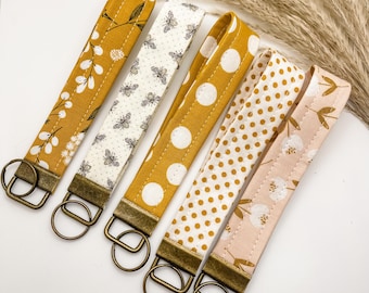 Llavero, llavero de pulsera, llavero bonito, llavero bohemio, llavero floral, regalo para profesores, llavero de tela, llavero con diseño de Cottage Core