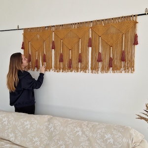 Senfgelber Makramee Wandbehang - Boho Home Decor