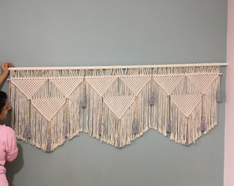 Tête de lit en macramé avec pompons gris, grande tenture murale, décoration bohème