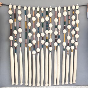 Arte de pared de macramé con bolas extra altas: colgante bohemio envuelto
