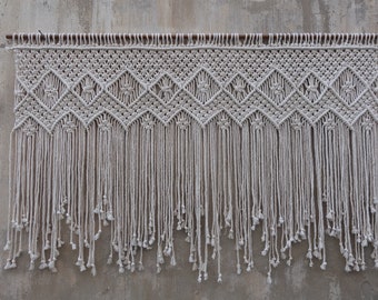 art sur le lit, décoration murale, décoration de chambre boho, grande suspension en macramé, tête de lit en textile