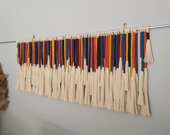 Macramé wanddecoratie kleurrijk interieur