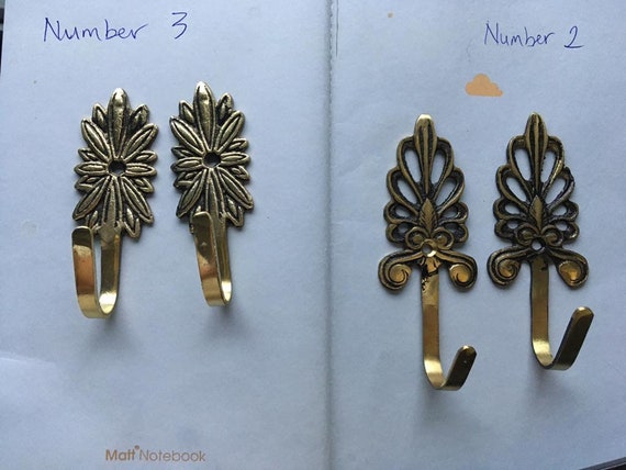 Ganci da parete in ottone, staffe metalliche, ganci appendiabiti vintage  Set di 2 -  Italia