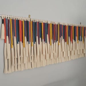 Tapiz de macramé para pared, decoración colorida para el hogar. imagen 18