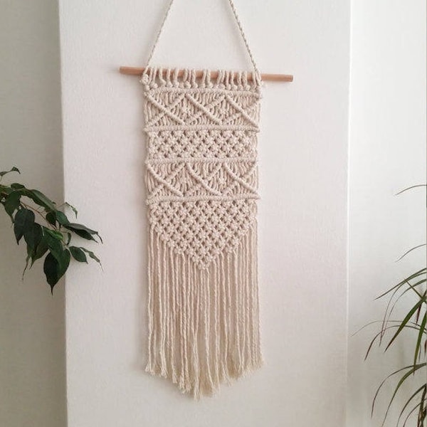 Kleine macramé-muurhanger, kinderkamerdecoratie, over wiegkunst