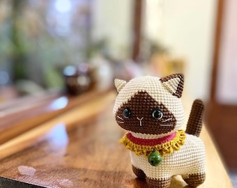 かぎ針編みパターンのあみぐるみ: シャム猫のトビー (PDF 英語