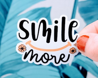 Sticker Smile More : vinyle imperméable, ordinateur portable, bouteille d'eau