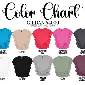 Peut inclure: Nuancier de couleurs montrant diff&eacute;rentes couleurs de t-shirts unisexes Gildan 64000 softstyle. Les couleurs incluent Heather Sapphire, Sand, Heather Red, Heather Heliconia, Dark Heather, White, Black, Sport Grey, Sage, et Heather Maroon.