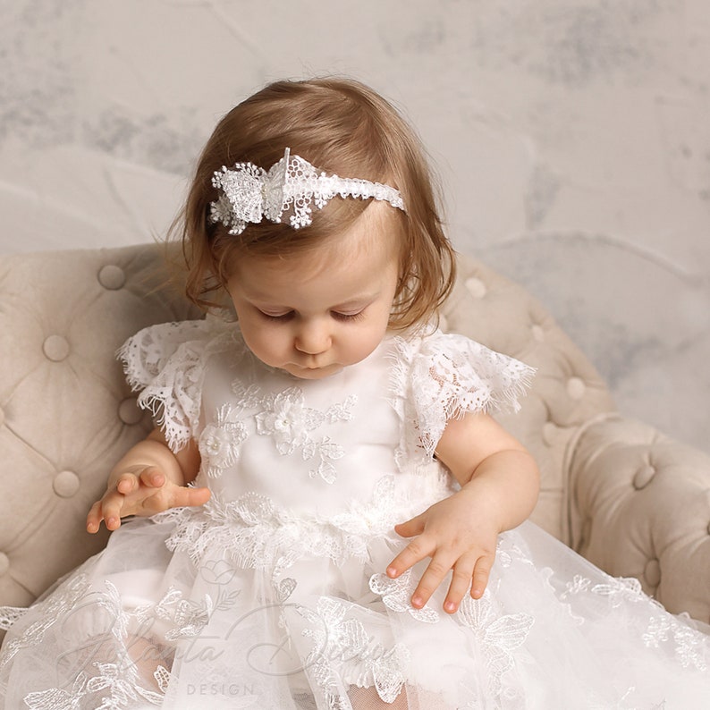 Robe de baptême avec papillons, tenue de baptême pour bébé fille, robe de baptême romantique en dentelle papillon et tulle pour bébé image 5