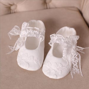 Baby Baptism booties, christening booties, lace baby shoes, shoes for christening, crib shoes, floral lace baby shoes