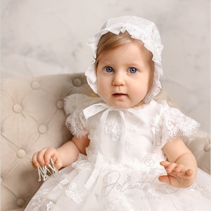 Robe de baptême avec papillons, tenue de baptême pour bébé fille, robe de baptême romantique en dentelle papillon et tulle pour bébé image 3