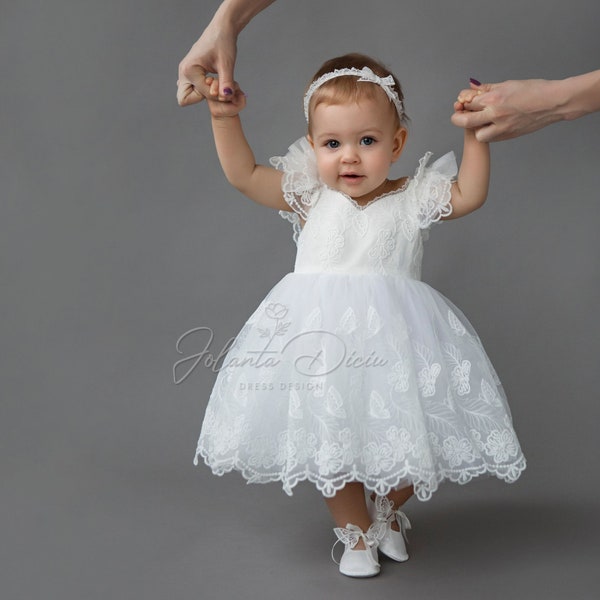 Robe bébé style princesse. Robe blanche à papillons. Robe blanche bouffante pour petite fille.