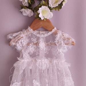 Robe de baptême avec papillons, tenue de baptême pour bébé fille, robe de baptême romantique en dentelle papillon et tulle pour bébé image 10