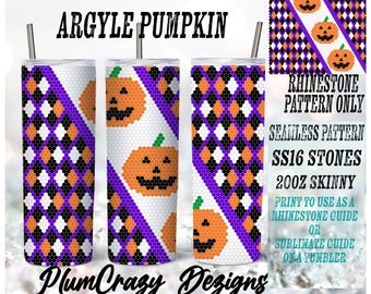 Könnte beinhalten: Ein digitales Download-Muster für einen 20oz Skinny Tumbler mit einem Argyle-Muster mit Kürbissen. Das Muster ist für SS16-Straßsteine konzipiert und kann als Strassstein- oder Sublimationsanleitung verwendet werden.