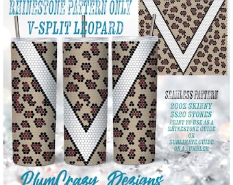 Può includere: Modello di strass per un bicchiere con un design a stampa leopardo diviso a V. Il modello è progettato per pietre SS20 skinny 200Z. Il testo "Rhinestone Pattern Only V-Split Leopard" e "Seamless Pattern 200Z Skinny SS20 Stones Print to use as a Rhinestone Guide or Sublimate Guide on a Tumbler" è incluso nell'immagine.