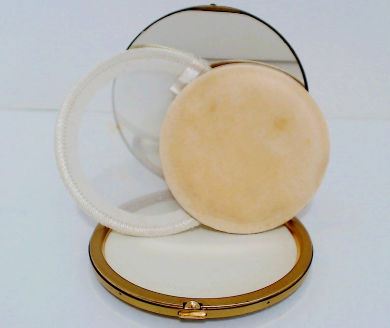 Superb USA Powder Compact Jeweled Case Unused Puff Signed National Art Fifth Avenue Crystal Rhinestone Lid Design Original Box Excellent