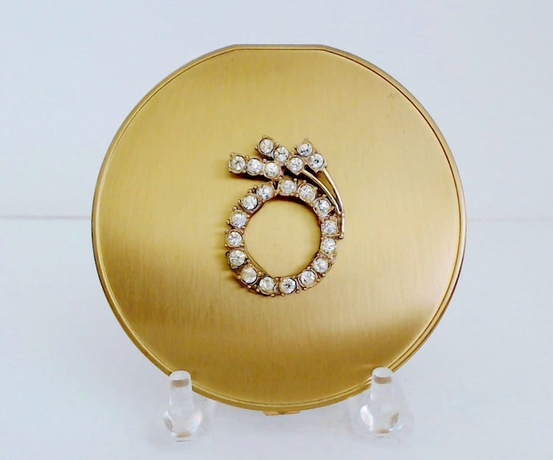 Superb USA Powder Compact Jeweled Case Unused Puff Signed National Art Fifth Avenue Crystal Rhinestone Lid Design Original Box Excellent