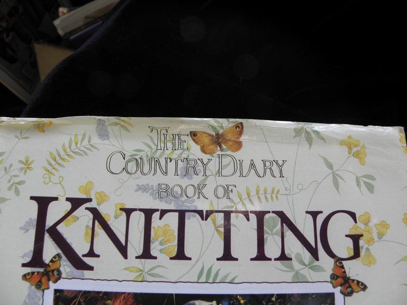over 50 projects with instructions The Country Diary Book of Knitting hardcover dustjacket 1993 Bloomsbury Books by A Mitchell NEW COPY