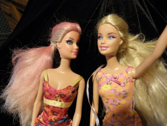 2 Mattel Barbie Dolls Both 2009 One With Hot Pink Streaks in