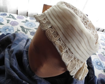 Vintage Ladies hat, 1930s or 1940s, off white, lacey, structured hat, no label, brown veil, wire in brim, some slight discolouration,