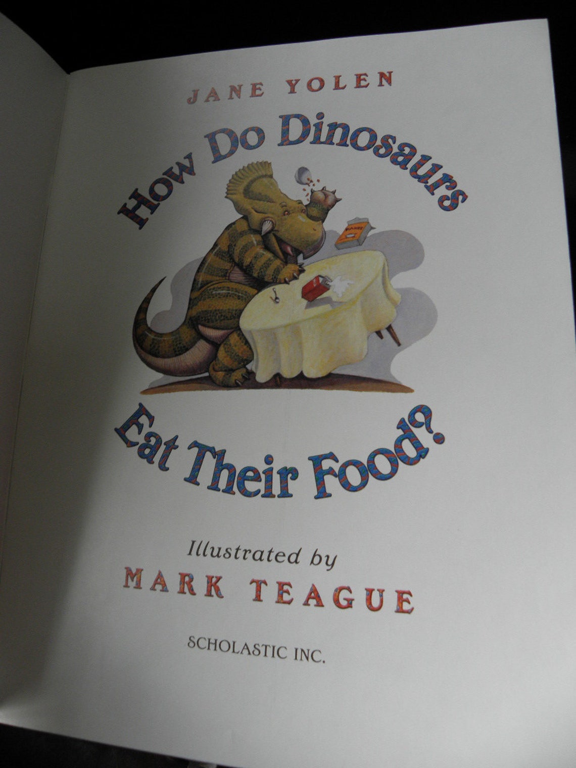 how dinosaurs eat their food