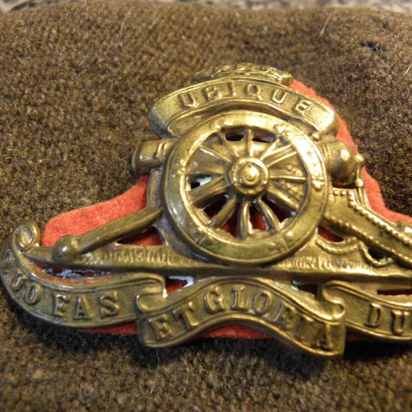 WW2, Canadian 1944 khaki beret QUDFAS ET GLORIA Dugunt, Ubique Toronto Demnia Hats sz 7 1/8" Royal Canadian Badge Queen's Crown Slider,