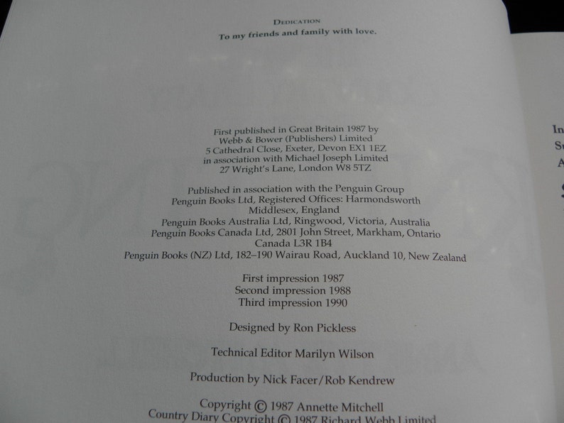 over 50 projects with instructions The Country Diary Book of Knitting hardcover dustjacket 1993 Bloomsbury Books by A Mitchell NEW COPY
