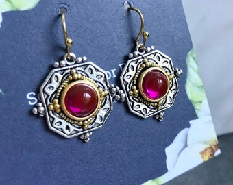 Boucles D'oreilles Anciennes Plaqué Or - Style Guirlande Avec Cristaux Grenats, Longues Et Pendantes, Occasion - Look Vintage