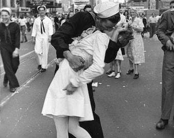 Sailor kissing Nurse in Times Square Iconic Black & White Photo Canvas Box A4, A3, A2, A1