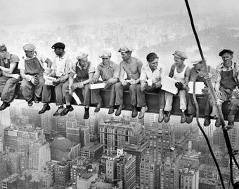 Empire State Arbeiter beim Mittagessen Kultiger Schwarzweiß-Fotokarton A4, A3, A2, A1