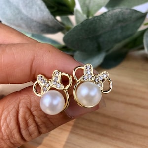 Minnie Pearl Stud Earrings