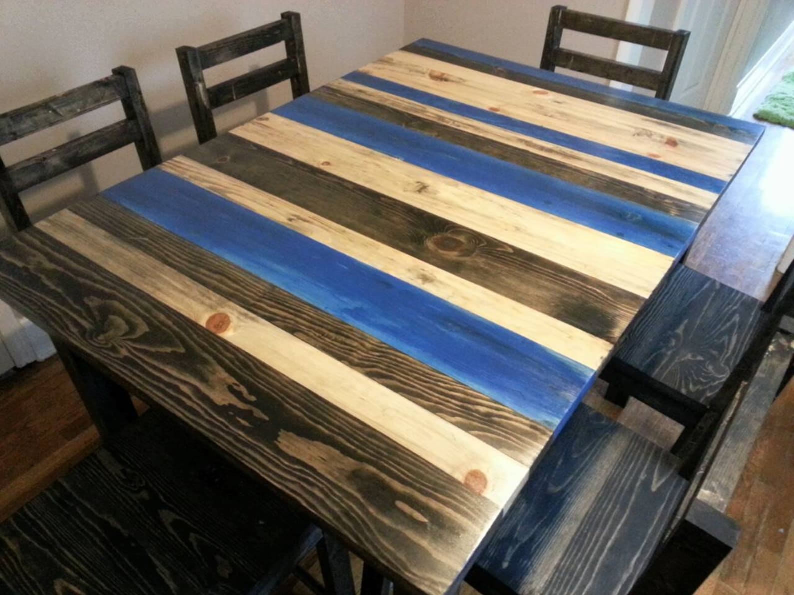rustic dining room tale
