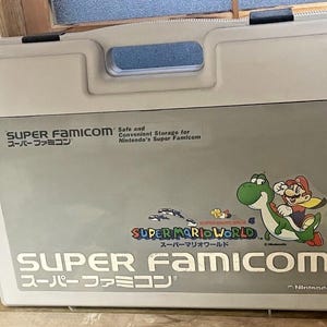 Super Mario World Nintendo Super Famicom hard plastic carrying storage case 1990