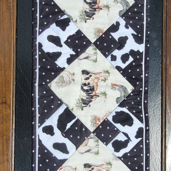 Colorful Cuddle Cows Quilted Table Runner GFTOHD6726 main image 0