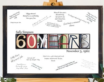 Puede incluir: Una descarga digital de un cartel imprimible para un 60 aniversario. El cartel tiene un marco negro con un fondo blanco. El número 60 está formado por letras de colores y la palabra "YEARS" está escrita en letras negras. La fecha "November 5, 1962" está escrita debajo del número 60. El cartel está sobre un pequeño caballete de madera.