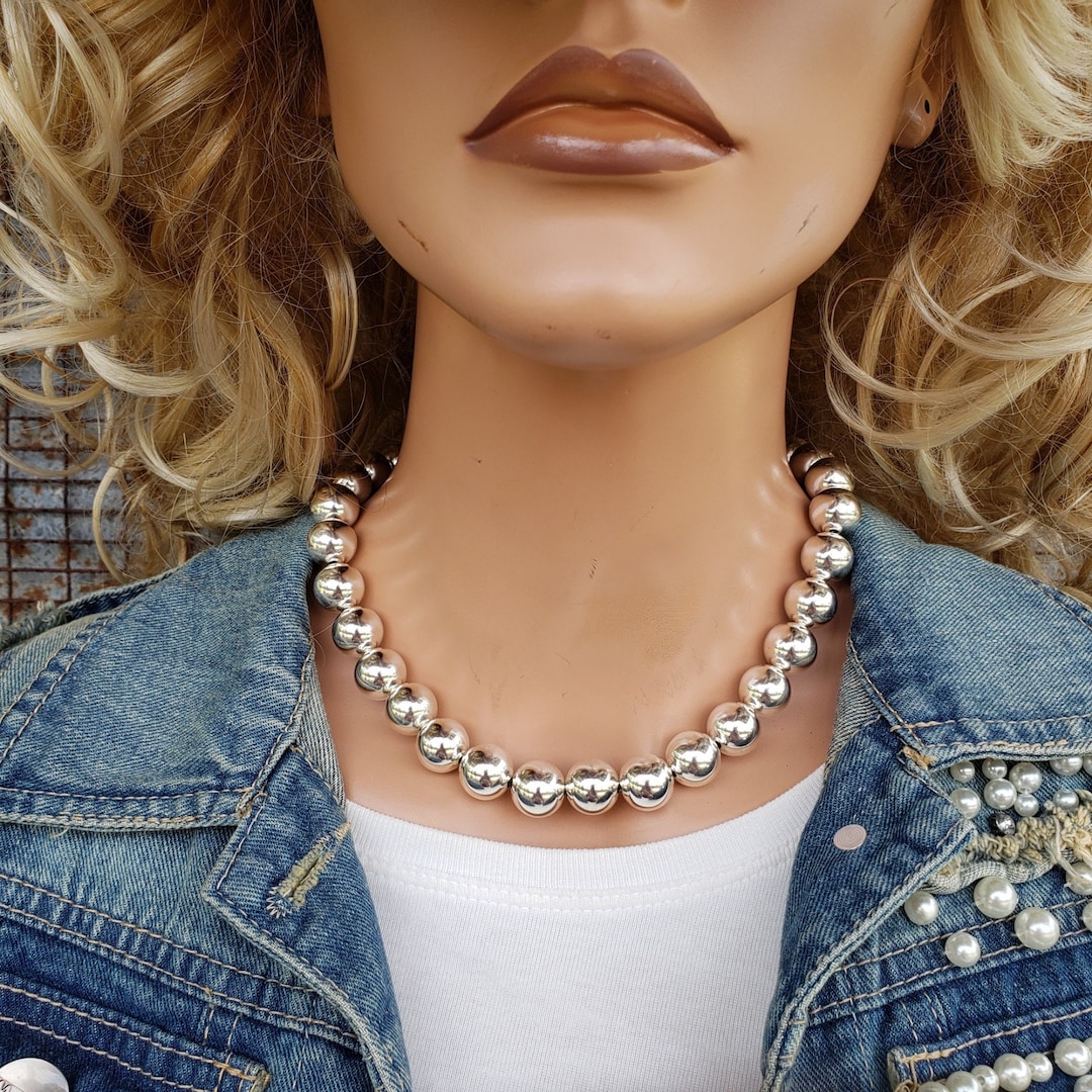 【DISCERNMENT】Surgical ball Beads necklace (handmade) Vintage Black & Opaque Clear Beaded Necklace Costume Jewelry