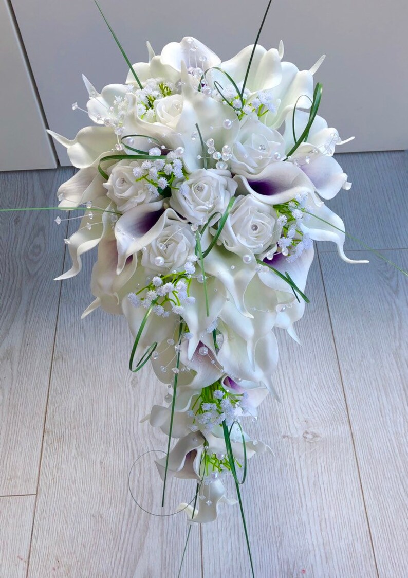 White and purple brides teardrop real touch calla lily foam rose artificial wedding bouquet pearls gypsophila crystal sprays wedding flowers