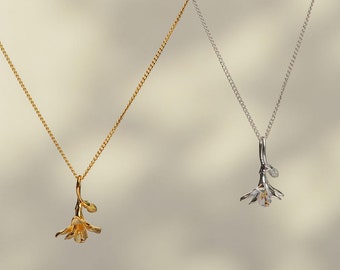 Freesienblüten-Halskette - Ein Hauch reiner Freundschaft und Liebe, perfekt für Bräute, Freesienblüten-Halskette