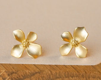 FLOWER EARRING, Gardenia Earrings, Floral Earring,Gold Flower Studs,Gardenia Flower Jewelry,Gardenia Earring, Wedding Earring,Gift for Mom