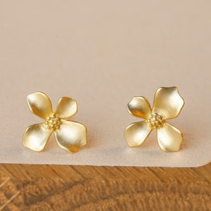 Golden flower earrings