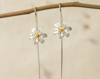 Flower earrings, LILY EARRING, Botanical Earring, Plant Earring,Lily Drop Earring, Silver Flower Jewelry,Nature Lovers Gift,Gift For Mom