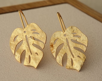 MONSTERA EARRING, Monstera Leaf, Leaf Earrings,Plant Earring,Monstera Jewelry,Botanical Earrings,Tropical Earrings,Gift for Mom