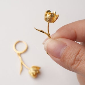 Tulip Hoop Earrings – Elegant Floral Jewelry for All Occasions, Spring Flower Earrings,Wedding Flower Earring,Gold Bridal Huggie Earring