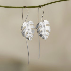 MONSTERA LEAF EARRINGS, Monstera Leaf Jewelry, Leaf Earrings,Plant Earring,Botanical Earrings,Tropical Earrings,Gift for Mom