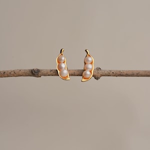 Drei Erbsen in einer Pod Ohrringe - Perlen Ohrstecker, Freundschaft Ohrringe, Erbsen Pod Ohrringe, Perle Erbs Ohrringe, Brautjungfer Geschenk, Best Friend Halskette
