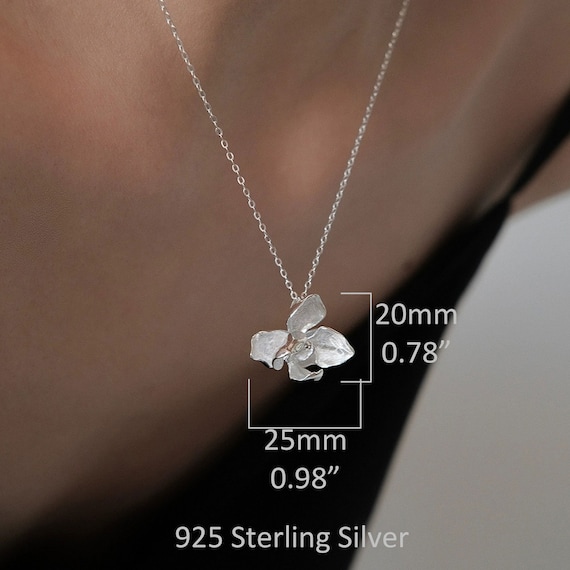 オーキッド ウィスパー ネックレス - 時代を超えた洗練さを演出する